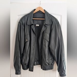 Men's Classic Black Leather Bomber Jacket